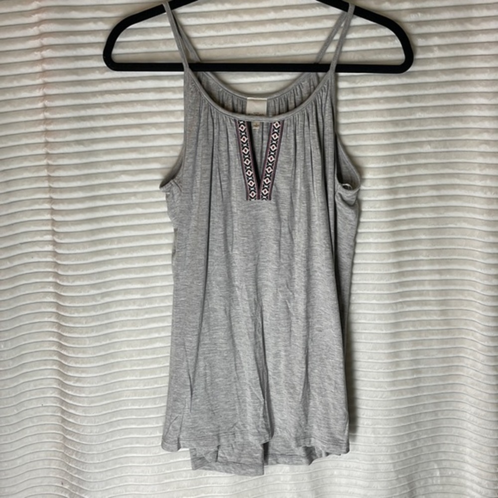KAILEIGH GEOMETRIC KEYHOLE TANK TOP